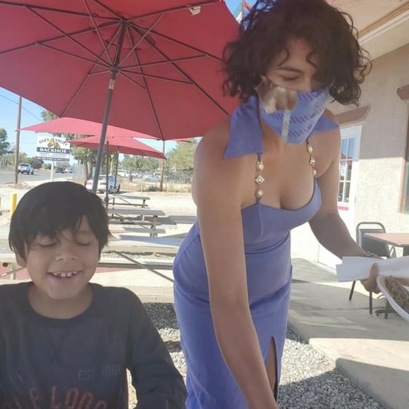 Poshmark - Picture 6 of 8